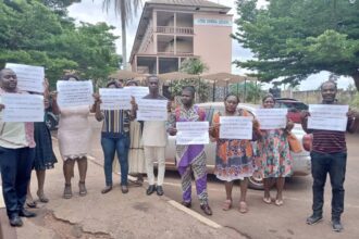 enseignant en colère au cameroun